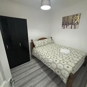  Apartment Newly Refurbished 1 Bed Flat 7 Mins From Luton Airport