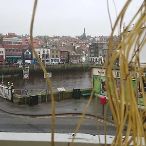 stunning-central-whitby-abode.yorkshirehotels.net/